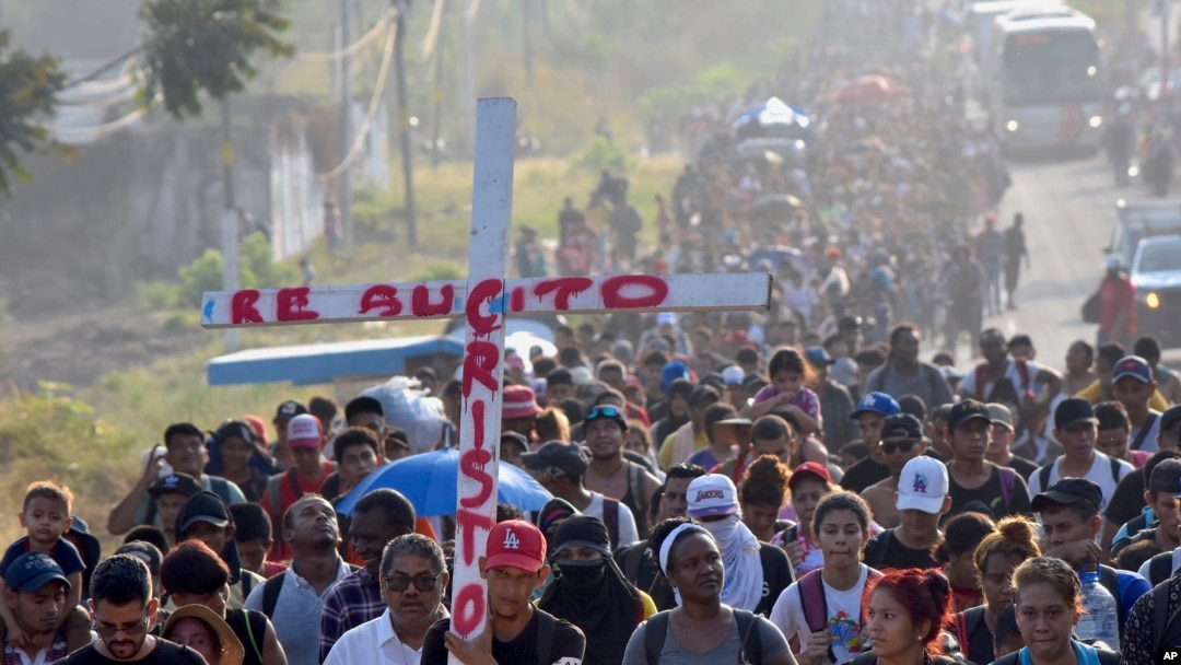 Cientos de migrantes salen en caravana de la frontera sur de M xico