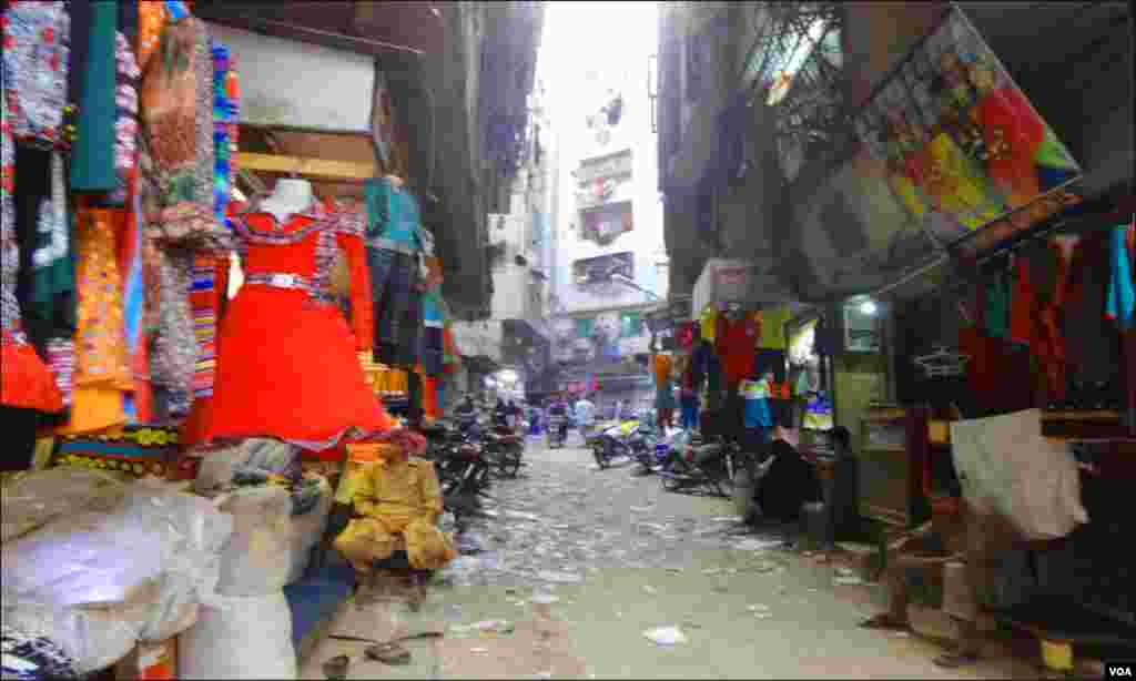 کراچی:اس بازار میں کپڑے کے ہول سیل دکانوں کی چھوٹی بڑی مارکیٹیں، گودام اور رہائشی عمارات ہیں،