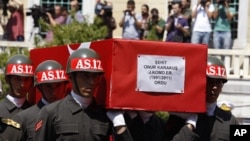 Soldiers carry the coffin of Turkish soldier Onur Karakus during a funeral ceremony in Istanbul August 15, 2011