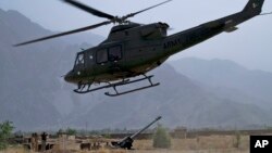 Trực thăng của quân đội Pakistan cất cánh ở Mamad Gat thuộc khu vực bộ tộc Mohmand dọc biên giới Pakistan-Afghanistan. 