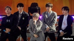 Anggota band K-Pop, BTS tampil di acara ABC 'Good Morning America' di Central Park di New York, AS, 15 Mei 2019. (Foto: REUTERS/Brendan McDermid)