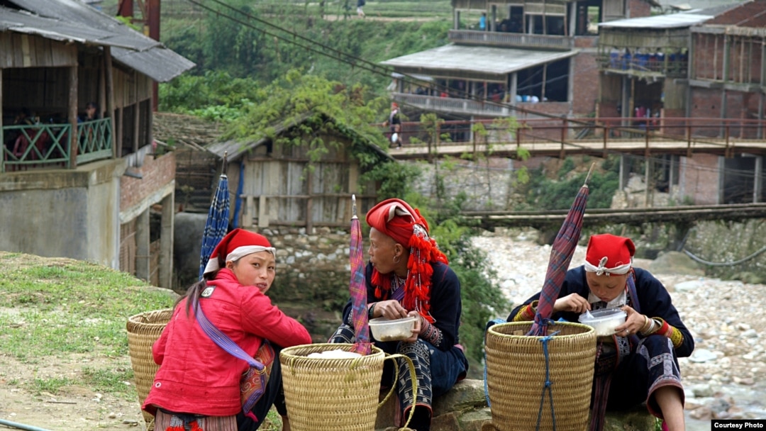 Một nhóm phụ nữ người H'Mông.