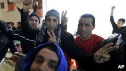 Yποχωρεί η ένταση με την κατάληψη του κτηρίου της Νομικής Σχολής από μετανάστες