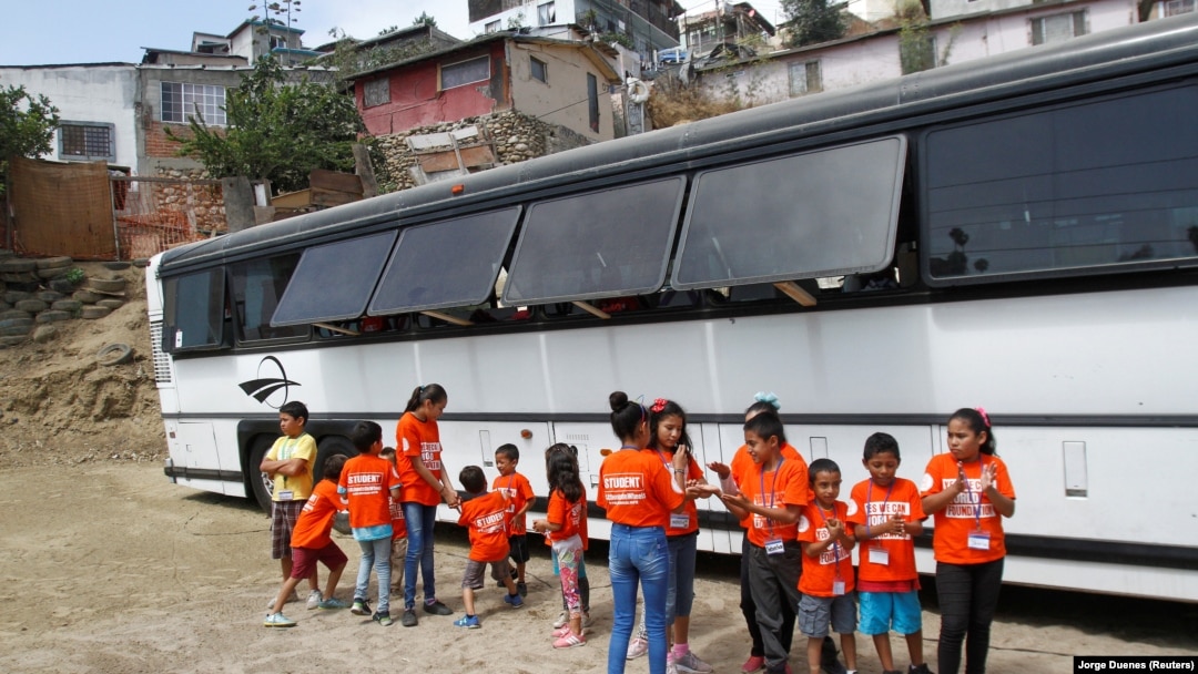 A Bus Becomes a School for Migrant Children