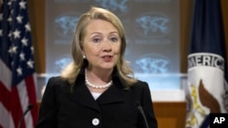 La secretaria de Estado, Hillary Clinton, durante una conferencia de prensa en el departamento de Estado, en la que se discutió el reporte anual sobre derechos humanos.