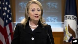 La secretaria de Estado, Hillary Clinton, durante una conferencia de prensa en el departamento de Estado, en la que se discutió el reporte anual sobre derechos humanos.