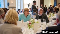 Başbakan Angela Merkel de göreve geldiğinden bu yana ilk kez bir iftar programına katılmıştı.