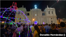 Celebración de "La Gritería" en la Catedral de León, Nicaragua, el 7 de diciembre de 2021. Foto VOA.