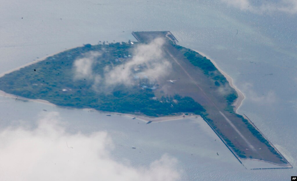 南中国海有争议的岛屿中业岛(photo:VOA)