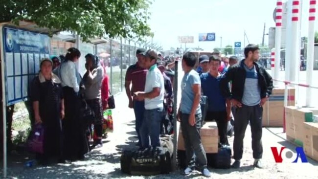 Qirg'iziston chegarasi: odamlar soatlab navbat kutmoqda