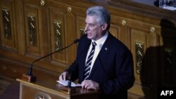 Le président cubain Miguel Diaz-Canel prononce un discours devant l’Assemblée constituante à Caracas le 30 mai 2018. 