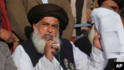 تحریک لبیک پاکستان کے رہنما خادم حسین رضوی۔ فائل فوٹو