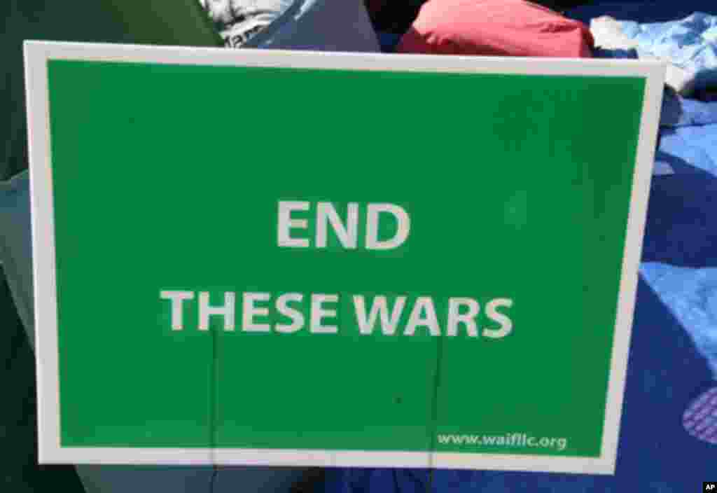 “停止这些战争”标语牌