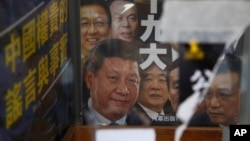 A book featuring a photo of Chinese President Xi Jinping and other officials on the cover, is showed at the entrance of the closed Causeway Bay Bookstore in Hong Kong, Feb. 5, 2016. 