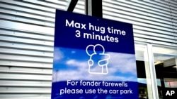 A sign informing time limits for visitors to the passenger drop-off area outside Dunedin Airport in Momona, New Zealand, Oct. 8, 2024. (Sarah Soper/Dunedin Airport via AP)