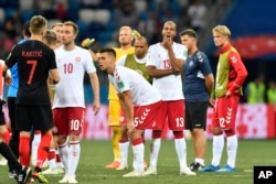 Los jugadores de Dinamarca reaccionan después de perder el partido de la ronda 16 entre Croacia y Dinamarca en la Copa Mundial de fútbol 2018 en el Estadio Nizhny Novgorod, en Nizhny Novgorod, Rusia, el domingo 1 de julio de 2018. (AP Photo / Martin Meissner)