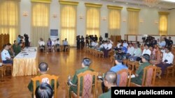 တပ်မတော်ကာကွယ်ရေးဦးစီးချုပ် ဗိုလ်ချုပ်မှုးကြီး မင်းအောင်လှိုင်ရဲ့ သတင်းစာရှင်းလင်းပွဲ။ 