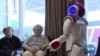 Un robot animateur pour seniors en maison de retraite