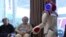 Un robot animateur pour seniors en maison de retraite