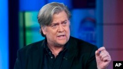 Stephen Bannon ne travaille plus depuis l'été dernier à la Maison Blanche mais continue de parler au présiden