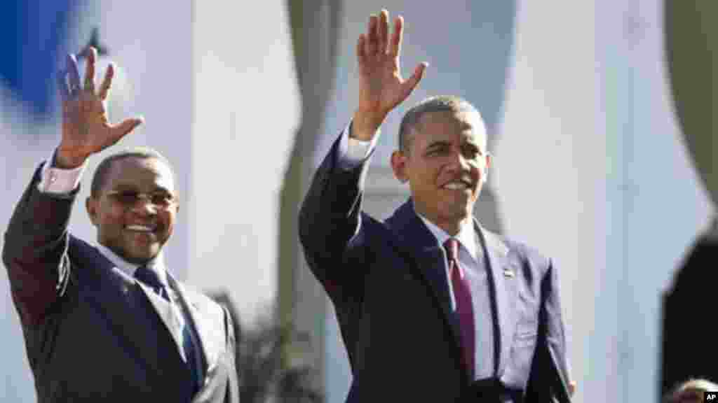 President Obama and Tanzanian President Kikwete wave as they enter State House in Dar es Salaam.