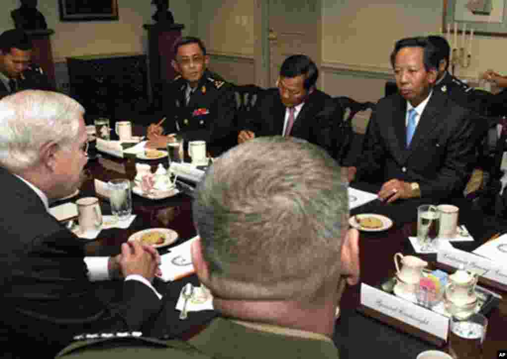 US Defense Secretary Vows Enhanced Ties