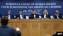 Les juges de la Cour Européenne des Droits de l'Homme avant une audience, à Strasbourg, en France, le 22 novembre 2017. (AFP/ Frederick Florin)