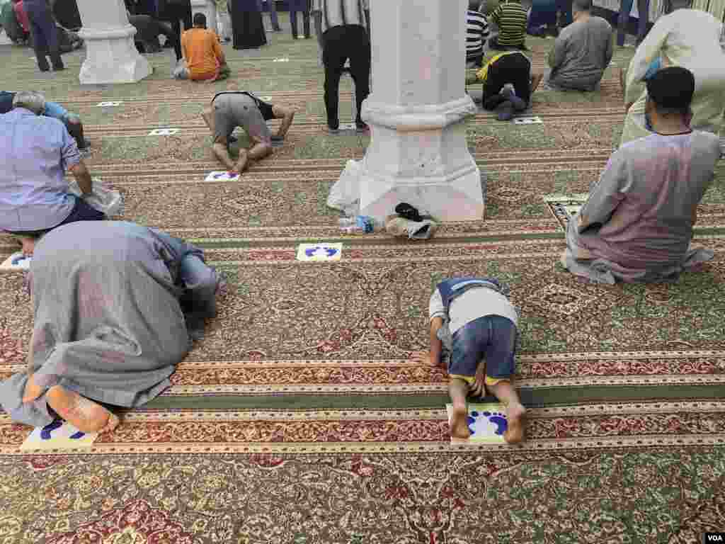 Mosques have been closed for months and are still closed for Friday prayers. But other, usually less-attended prayer sessions are open and more popular than before in this deeply religious country, June 22, 2020. (Hamada Elrasam/VOA)