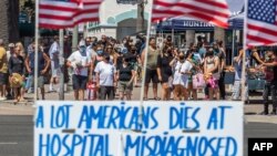 Protest protiv sistema zdravstvene zaštite u Hantington Biču u Kaliforniji, 19. juna 2020.