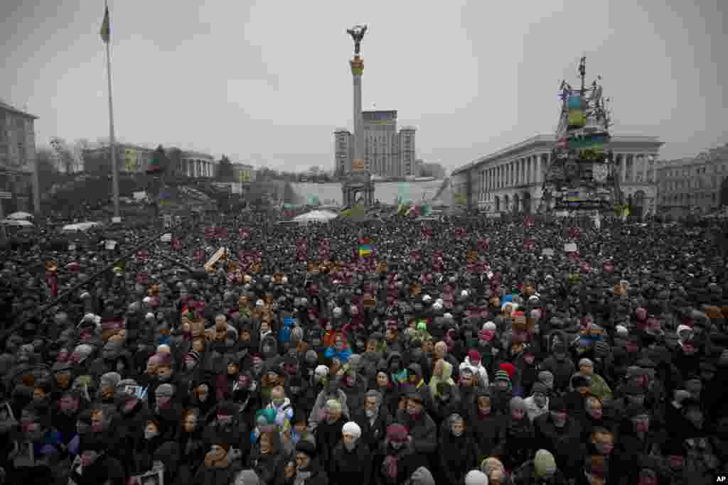 People gather during a rally in Independence Square, Kyiv, Ukraine, March 2, 2014.&nbsp;