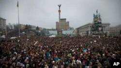 Skup gradjana na Trgu nezavisnosti u Kijevu, Ukraine 2. mart, 2014.