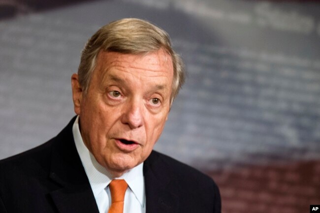 Demokrat Partili Illinois Senatörü Dick Durbin