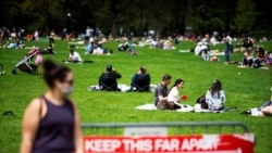 Građani New Yorka odmaraju se u Central parku 2. maja 2020.