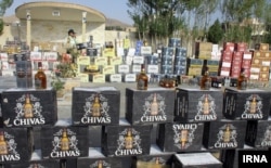 پلیس ایران با انهدام مشروبات الکلی سعی در کاهش مصرف آن دارد.