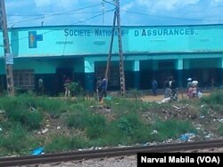 Des manifestations ont eu lieu à Lubumbashi près de la société nationale des assurances, en RDC, le 29 mars 2017. (VOA/Narval Mabila)