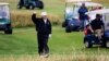 Trump hace trampas jugando golf, según un nuevo libro