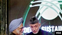 Manmohan Singh dan Hamid Karzai.