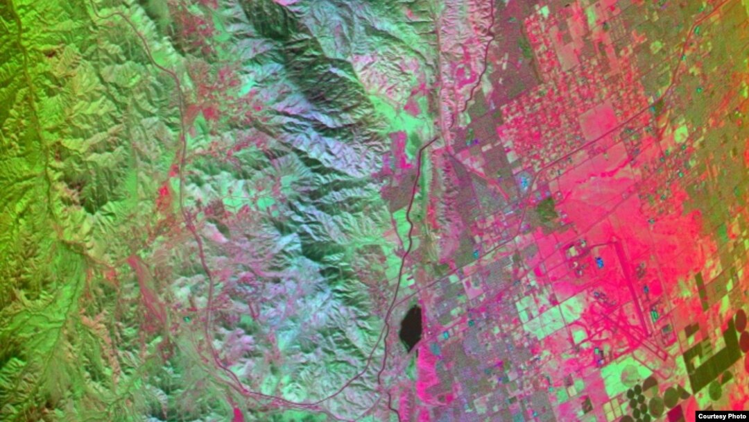 California's San Andreas Fault region captured by the HyspIRI airborne campaign equipment, March 29, 2013: Red areas are composed of minerals high in silica, such as urban areas; darker and cooler areas are composed of water and heavy vegetation, NASA file image.