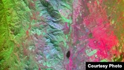 California's San Andreas Fault region captured by the HyspIRI airborne campaign equipment, March 29, 2013: Red areas are composed of minerals high in silica, such as urban areas; darker and cooler areas are composed of water and heavy vegetation, NASA file image.