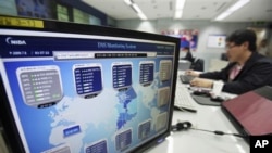 An employee of Korea Internet Security Center works at a monitoring room in Seoul, South Korea. There is no kill switch for the Internet for the White House. Yet when Congress was exploring ways to secure computer networks, a plan to give the president th