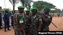 La Force de l'Union africaine lors d'une cérémonie rendant hommage au camp Mpoko de Bangui, le 13 septembre 2014. (VOA/Bagassi Koura)