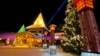 แฟ้ม - Santa Claus Village ใน Rovaniemi ฟินแลนด์ 4 ธ.ค. 2021 (AP Photo/James Brooks)