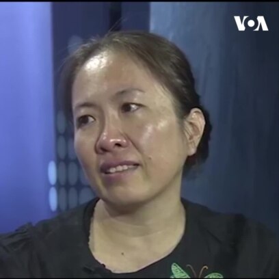 Mẹ Nấm bật khóc khi nói về quyết định sang Mỹ