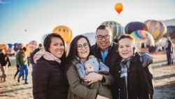 ທ່ານສຸກສະຫວັດ ແລະຄອບຄົວ