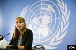 FILE: UN Envoy on human rights in Cambodia Rhona Smith, speaks to the press during a mission conclusion on Wednesday, October 19, 2016 at the UN’s human rights office in Phnom Penh. (Leng Len/VOA Khmer)