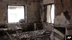 Les restes de l'hôpital de MSF à Kunduz, le 16 octobre 2015. (Najim Rahim via AP)