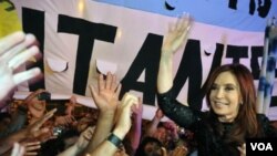 Las nuevas regulaciones tienen lugar días después que la presidenta Cristina Fernández fuera reelecta.