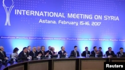 시리아 평화회담 관련국 대표들이 16일 카자흐스탄 아스타나에서 열린 회담에 참석했다.