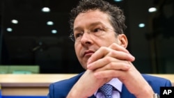 Bộ trưởng Tài chính Hà Lan Jeroen Dijsselbloem, người đứng đầu nhóm các bộ trưởng tài chính khu vực đồng euro, nói rằng việc trợ giúp thêm cho Hy Lạp 'không phải là chuyện đương nhiên"