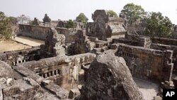 ຊາກຫັກພັງຂອງວັດ ເປຣຍວິເຮຍ (Preah Vihear) ສະຖານທີ່ມໍລະດົກໂລກ ໃນເຂດຂອງກໍາປູເຈຍ ປະມານ 245 ຫລັກ ຫ່າງຈາກນະຄອນຫລວງພະນົມເປັນ ໄປທາງທິດເໜືອ (file photo)